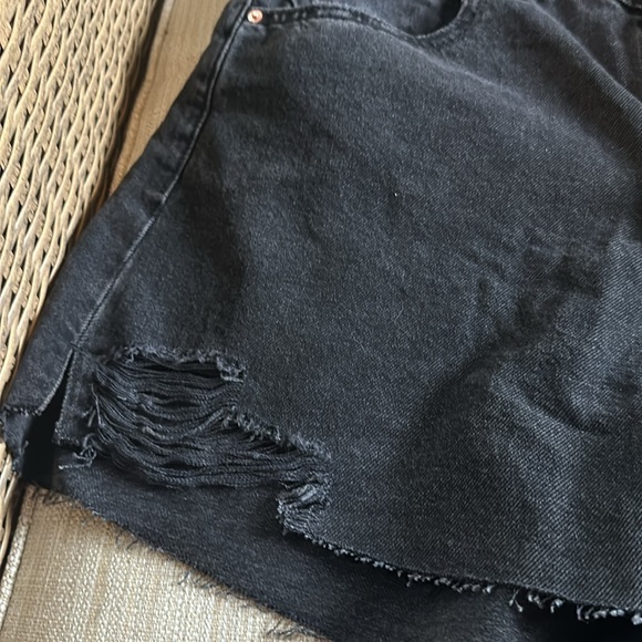 NWT Zara women's black denim jeans shorts. Size 12 - Picture 5 of 8